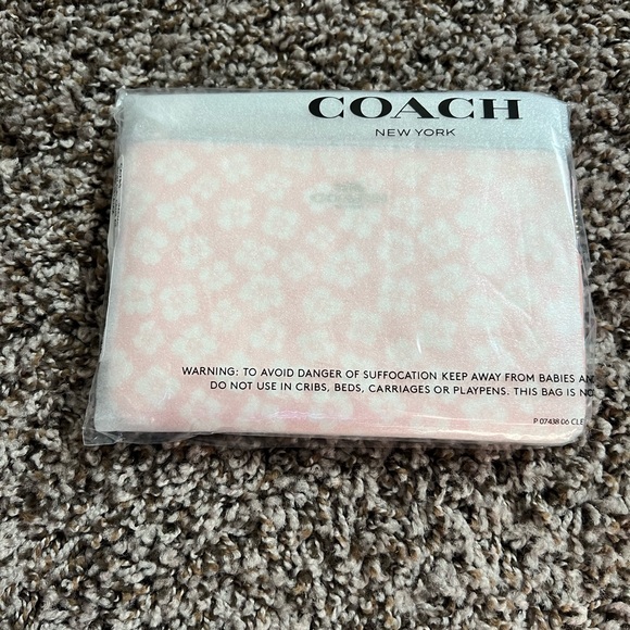 Ditsy floral wristlet by coach - Picture 2 of 2